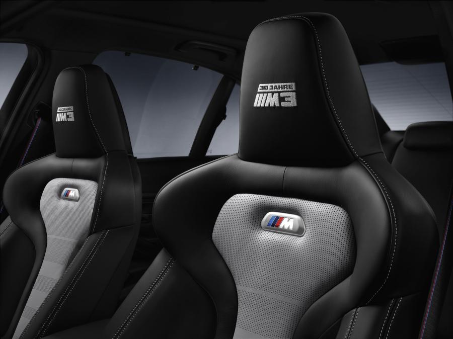 Детали интерьера BMW M3 30 Years M3 2016 года  (фото 38 из 43)